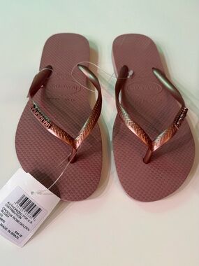 Havaianas Women’s Blush Rose Flip Flops with Metallic Gold Straps